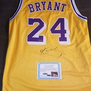 1997 Kobe Bryant signed Lakers jersey
